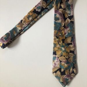 2/$25⚡️Van Heusen Multi Color Floral Silk Necktie